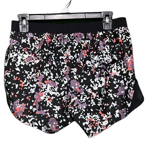 NWT Under Armour‎ Women’s UA Fly By 2.0 Loose Printed Shorts Black Small - Picture 2 of 4